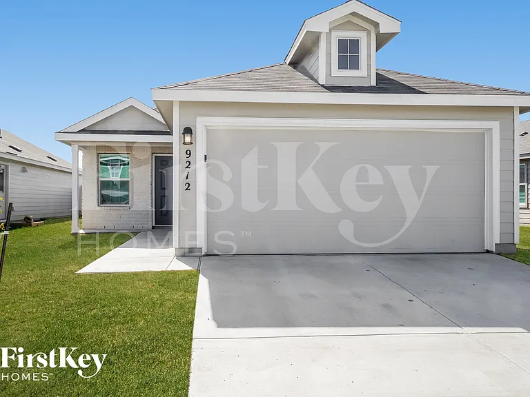 9211 Griffith Run — Photo 1
