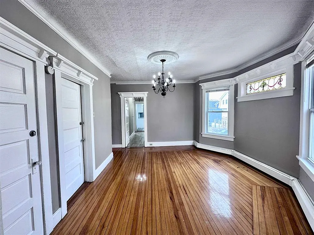 3 bed, 1.0 bath, $3,200 — Photo 2