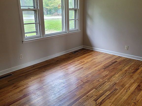 3rd image of 104 Elm Bend Rd