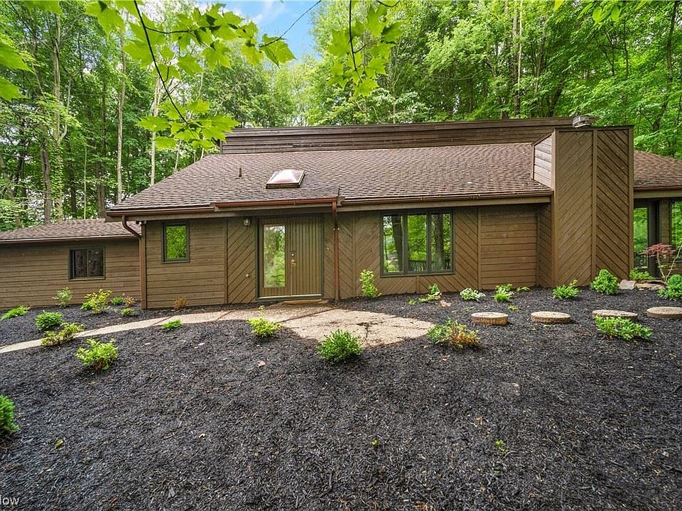 1st image of 1979 Bridgeview Ln