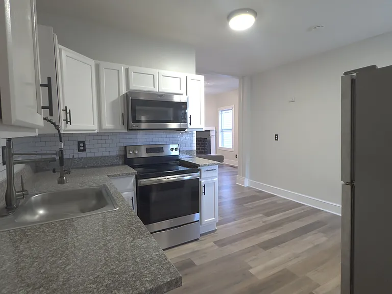 127 Poplar Ave #1 — Photo 6
