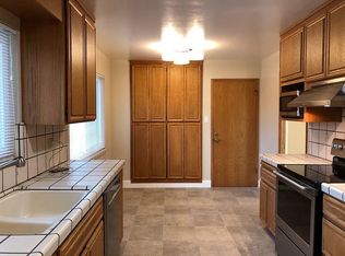 916 Golden Way, Los Altos, CA 94024