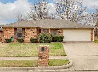 6404 Whitehurst Dr, Watauga, TX 76148