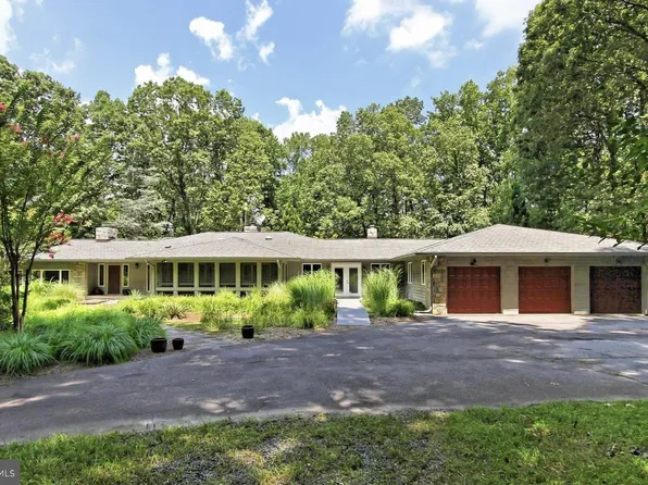 440 Springvale Rd, Great Falls, VA 22066