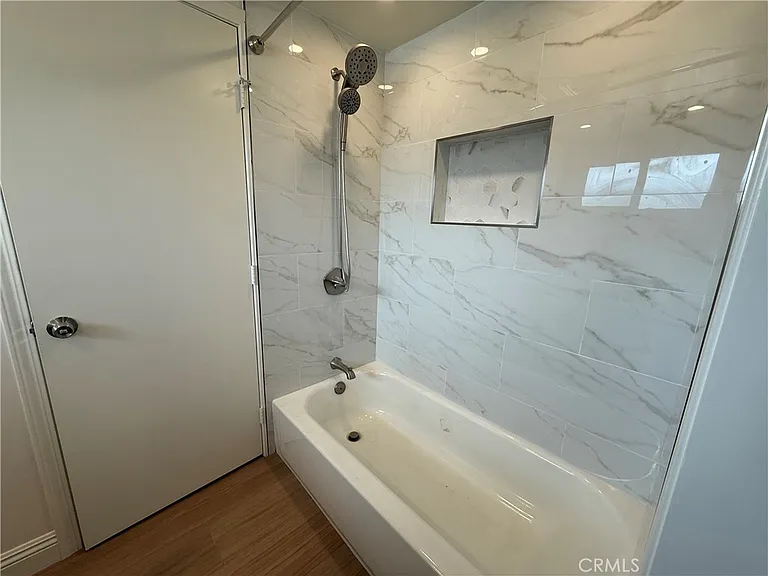 5621 Kenwood Ave — Photo 10