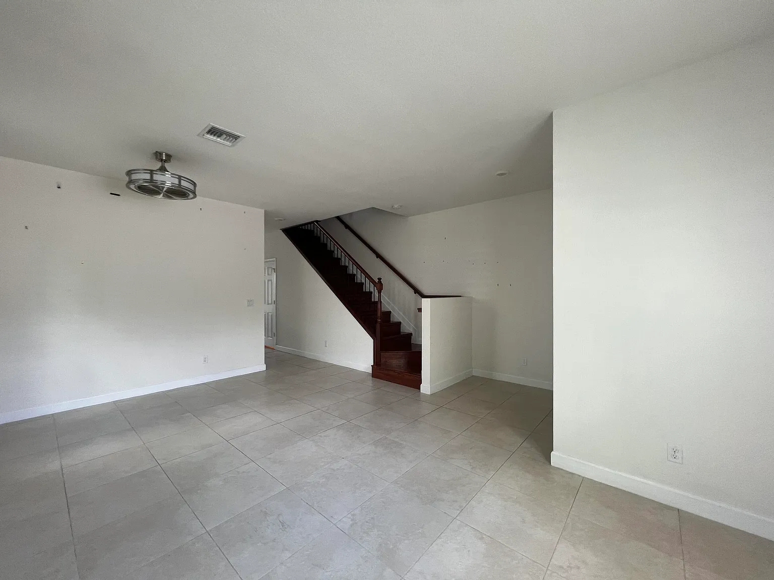 3 bed, 2.5 bath, 1499 sqft, $3,000 — Photo 3