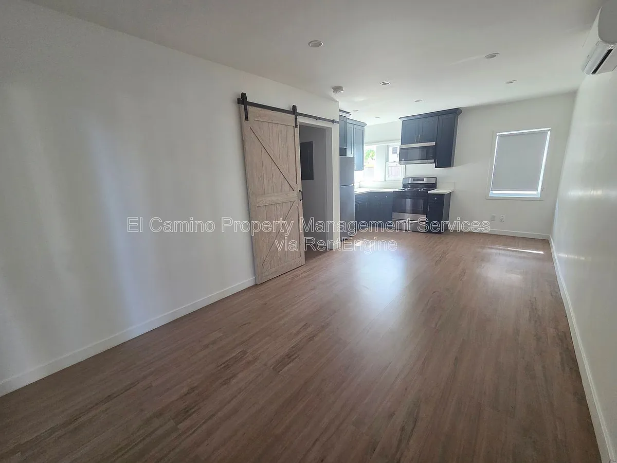 Building Photo - 425 E Wellington Ave #1108