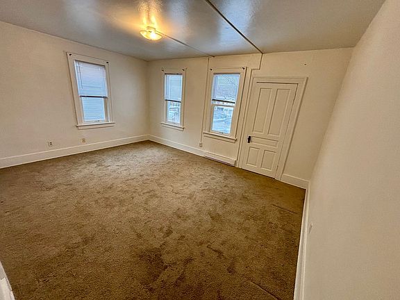 3rd image of 326 W 8th St APT 8