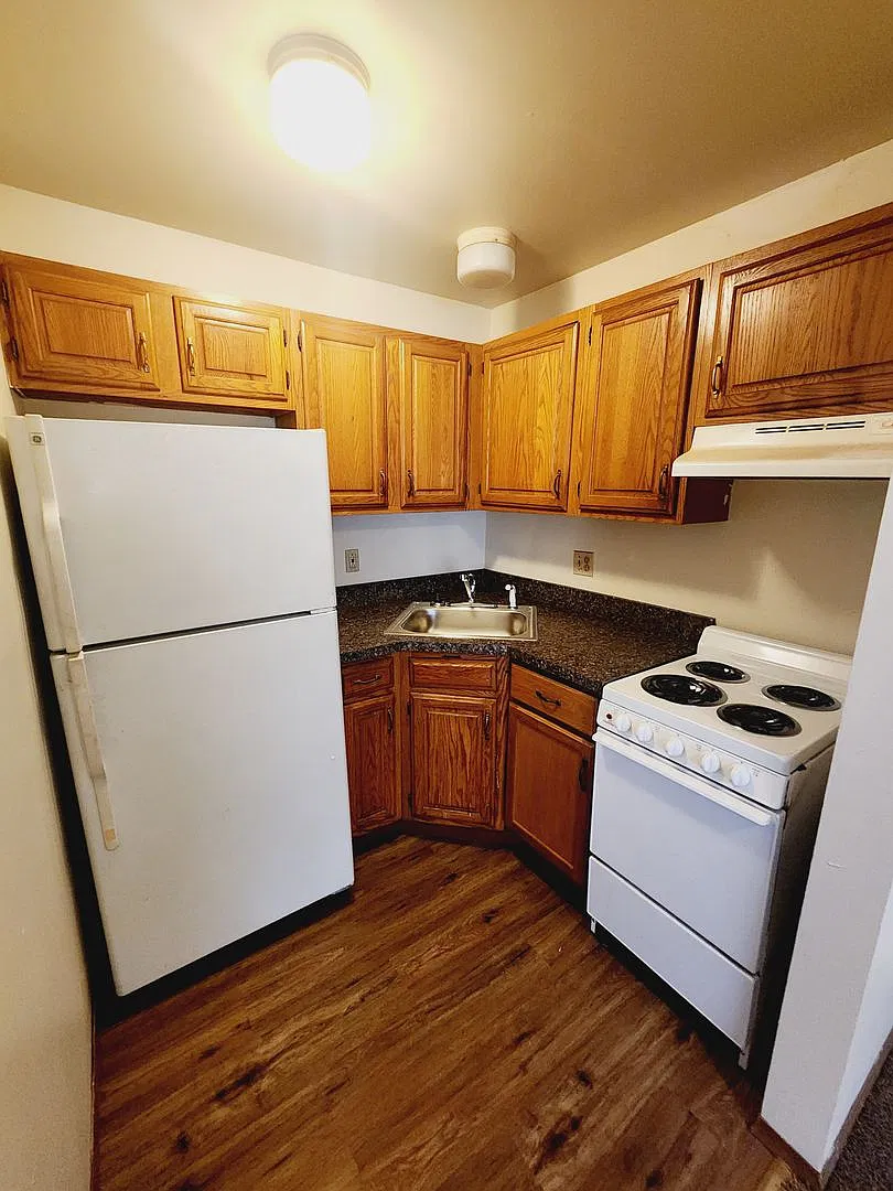 332 Monroe St — Photo 3