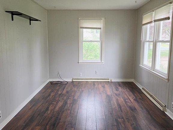 3rd image of 320 Galena Road
