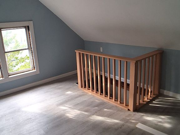 3rd image of 5 Ridge St APT 2