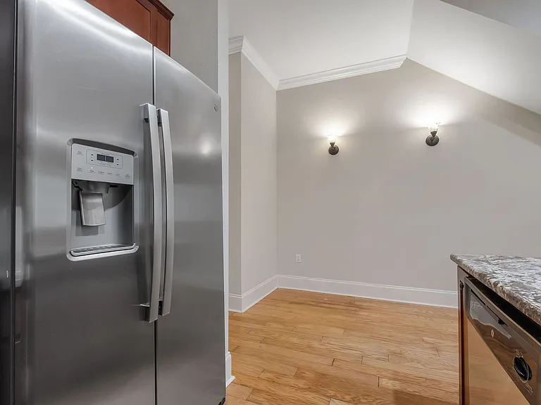 382 E Bradford Rd — Photo 11