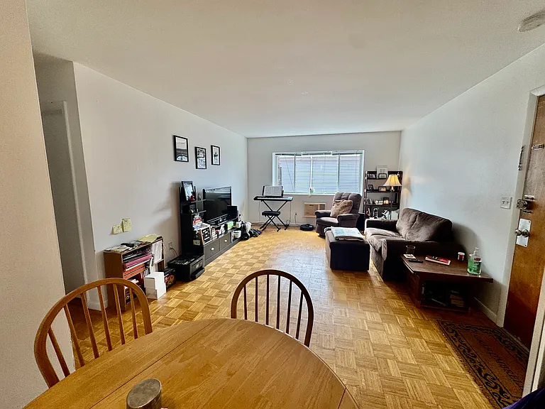 2 Larose Pl #15 — Photo 2