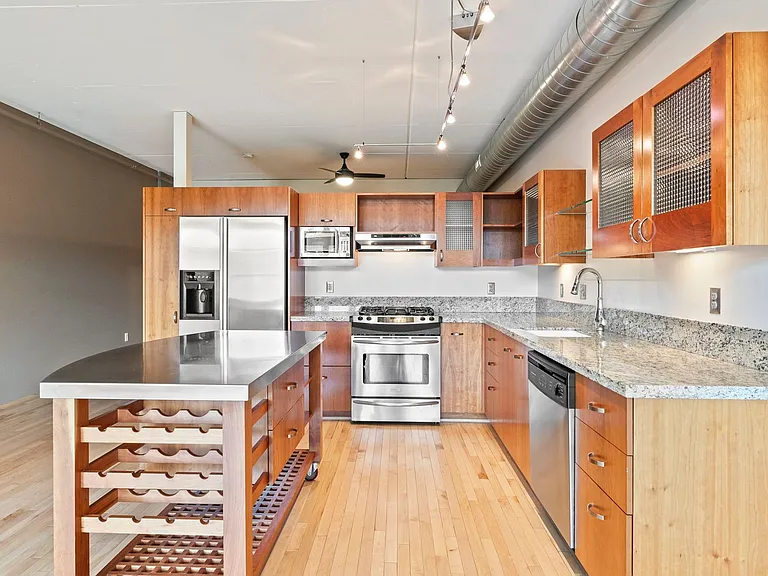 333 NW 9th Ave #702 — Photo 9