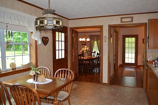5th image of 40 Dogwood Ln