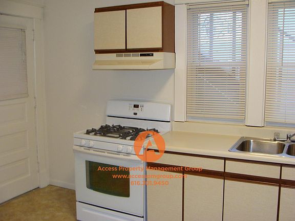 4th image of 53 Hastings St NE