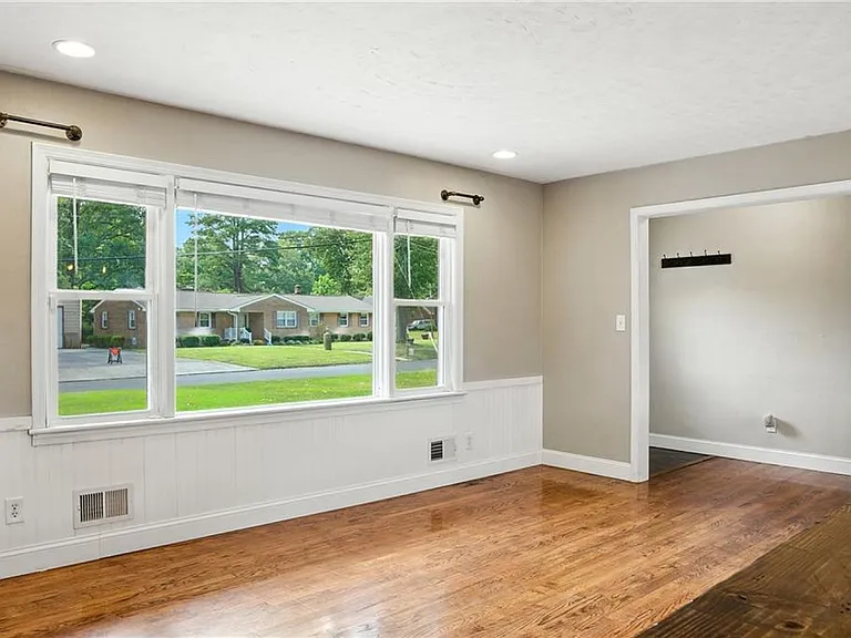 2412 Meiggs Rd — Photo 2