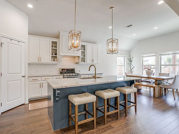 5th image of 201 Bluestem Ln