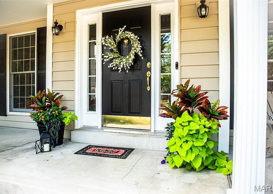 2581 Christopher Oaks Ct, Saint Louis, MO 63129 | Zillow