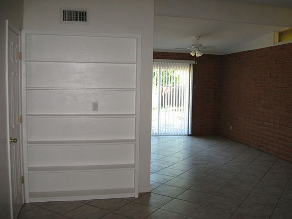 3rd image of 413 Stewart Cir