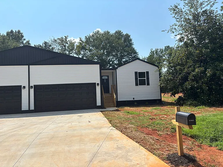 229 Old Landfill Rd #B — Photo 4
