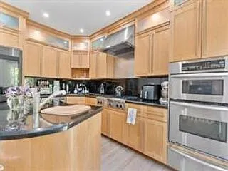 2231 SW 17th St — Photo 5