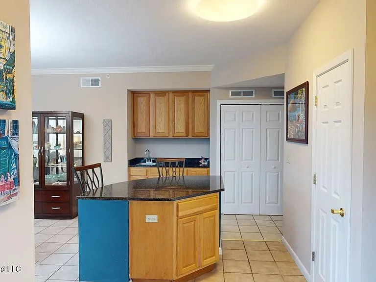 2230 Beach Dr #301 — Photo 9