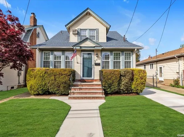 37 Huntington Avenue, Lynbrook, NY 11563