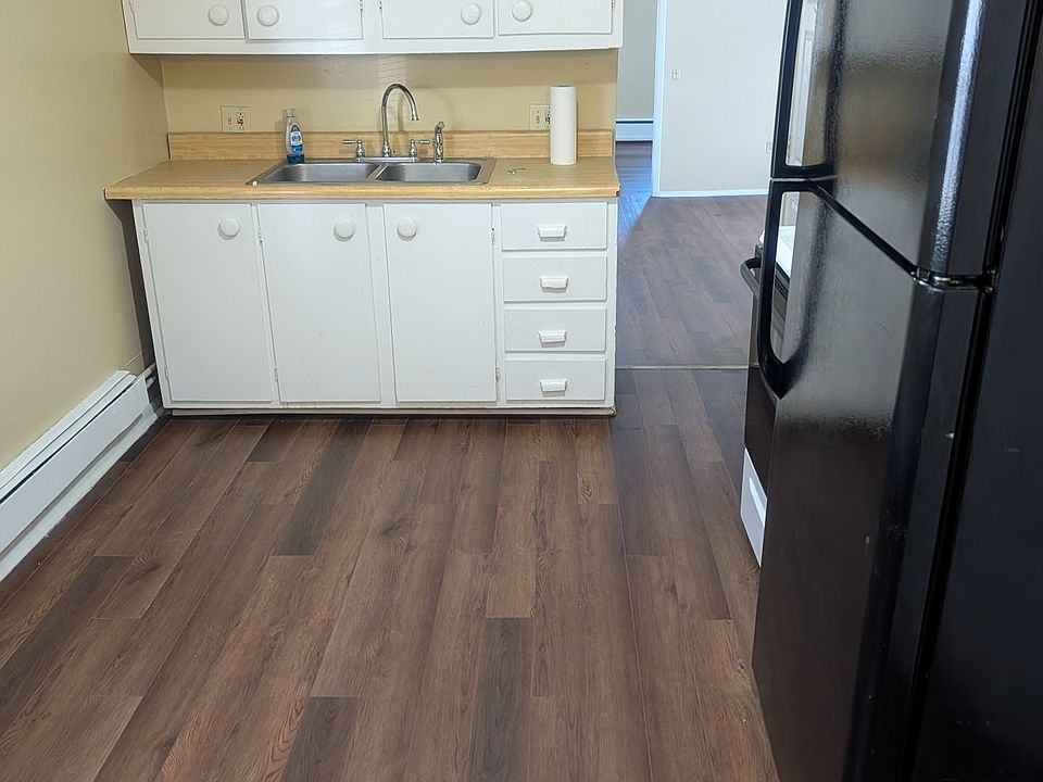 1st image of 33 Market St APT 4