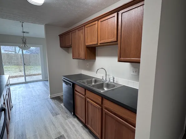202 Taos Trce, La Grange, KY 40031