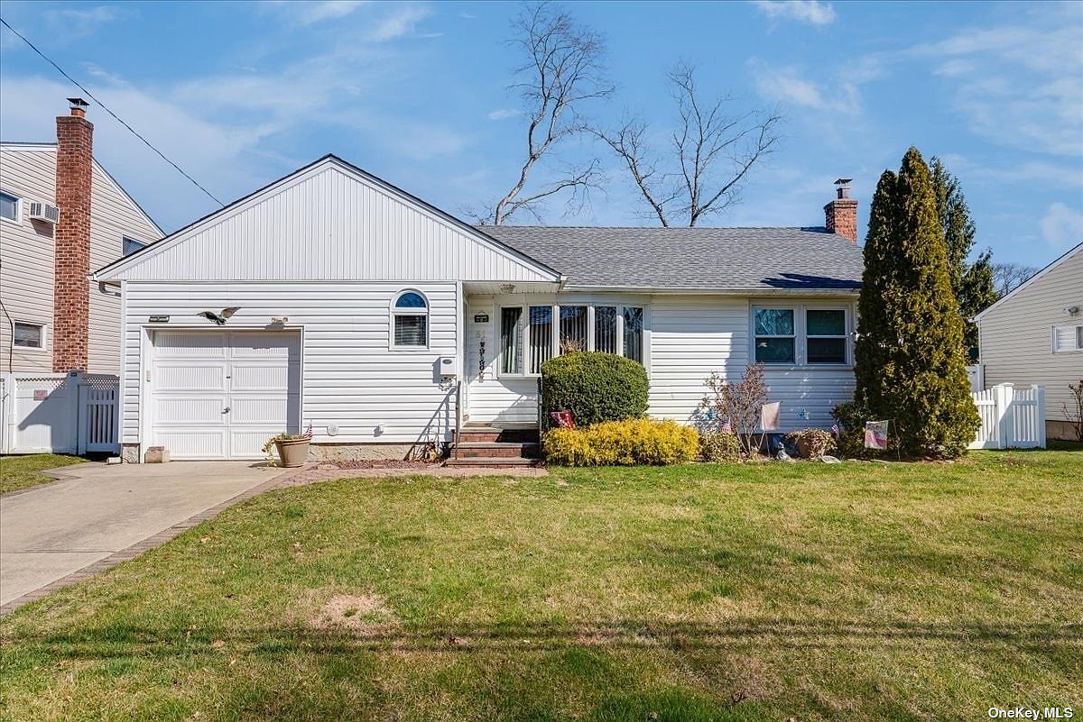 81 Avoca Avenue, Massapequa Park, NY 11762 Zillow