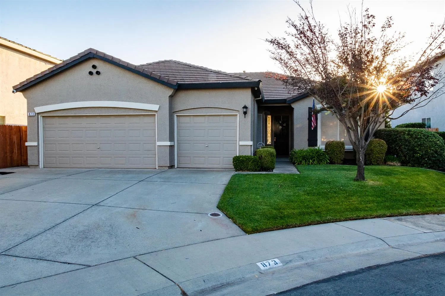 873 Tartan Ct photo 1