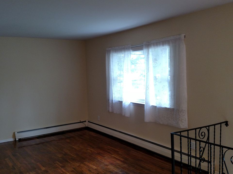 1st image of 32 Victor Dr