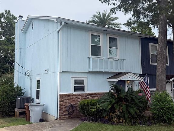 2nd image of 954 Coronado Dr