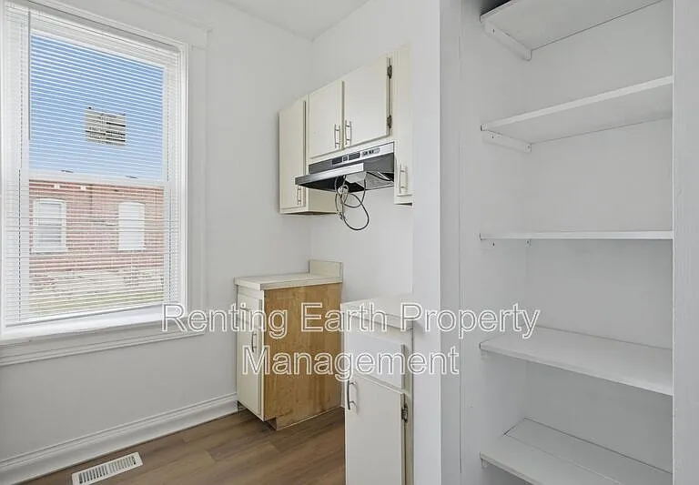 3127 Clay Ave — Photo 7
