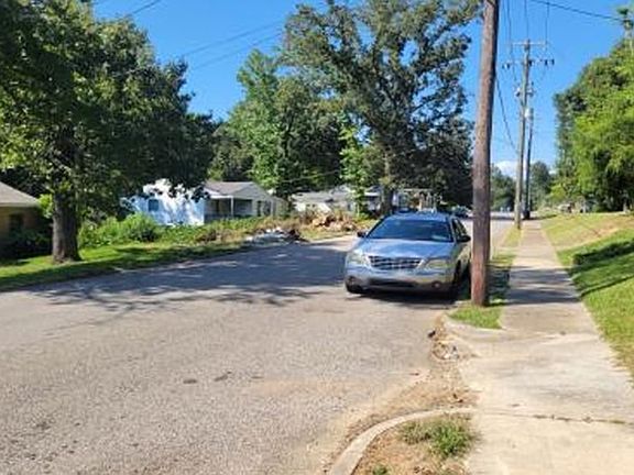 Exterior Neighborhood (street photo)