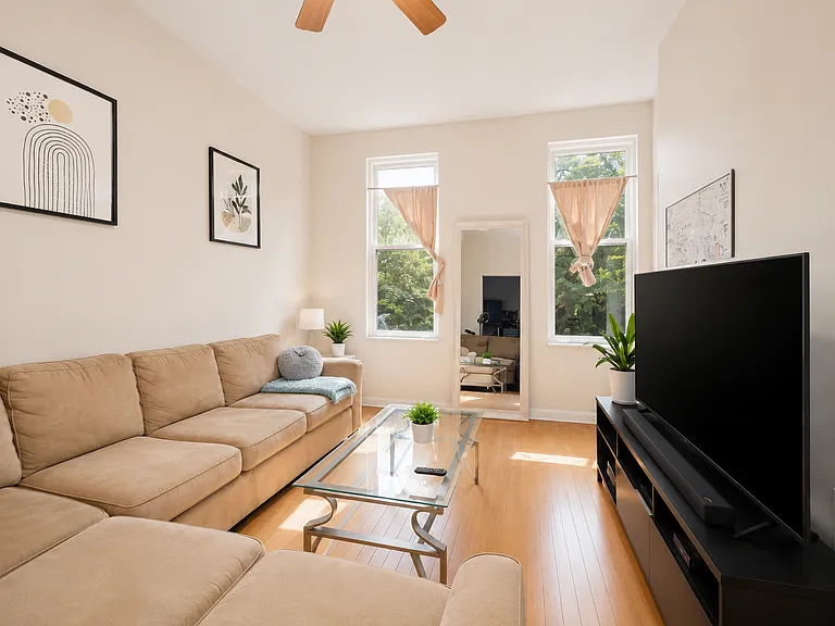 1037 N Honore St #2F — Photo 3