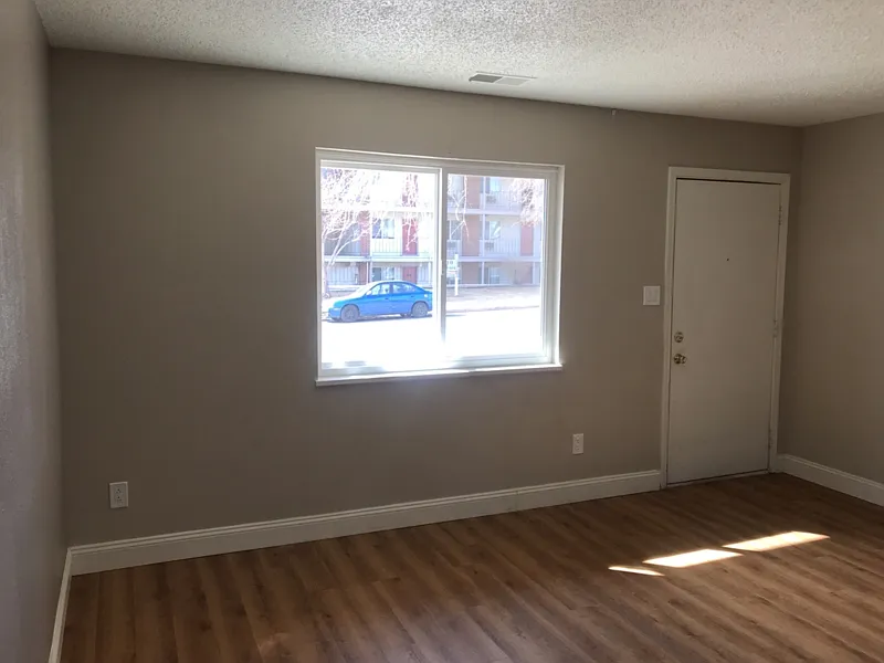 2 bed, 1.0 bath, 796 sqft, $1,039 — Photo 4