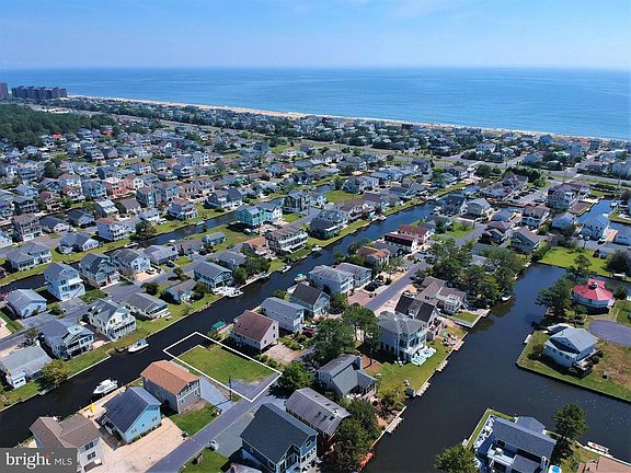 3rd image of 223 Bayshore Dr
