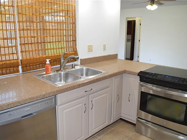 1280 Kentshire Dr — Photo 11