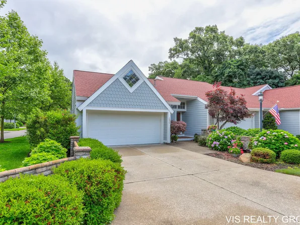 16875 Landing Ln, Spring Lake, MI 49456