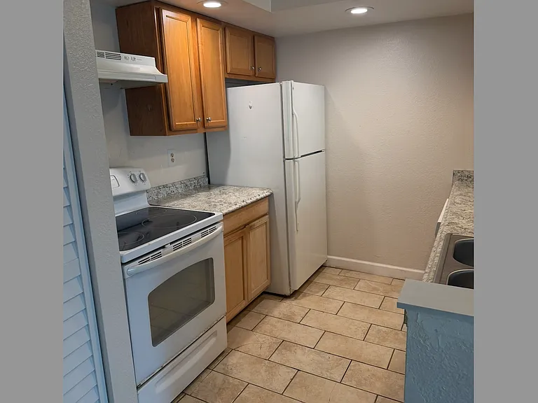 5773 Gatlin Ave — Photo 6