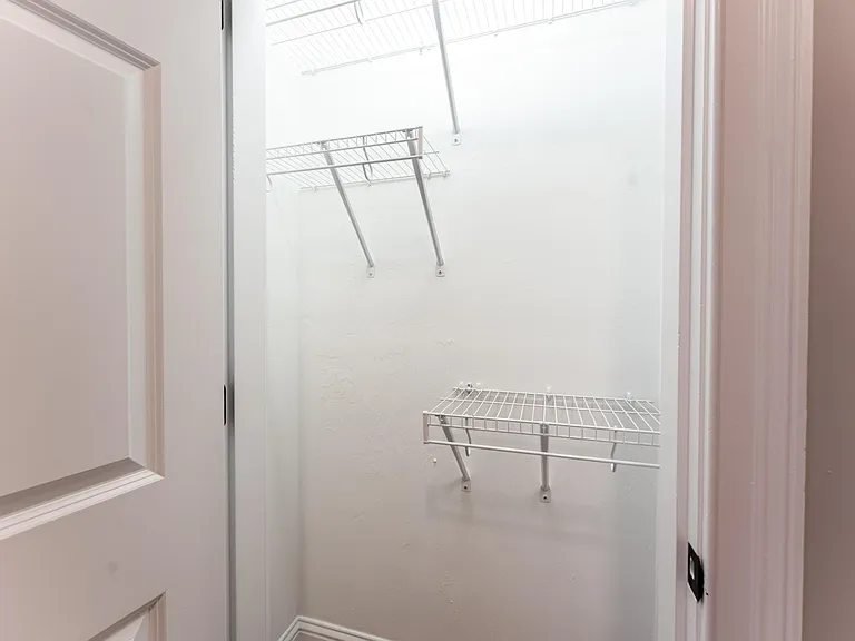305 W 3rd St #2 — Photo 22