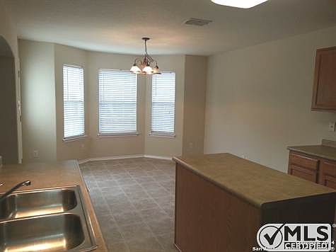 4th image of 827 Anarbor Post