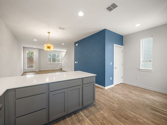 5th image of 801 N Bluff Dr Unit 37