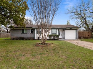 104 Shoreline Dr, Azle, TX 76020