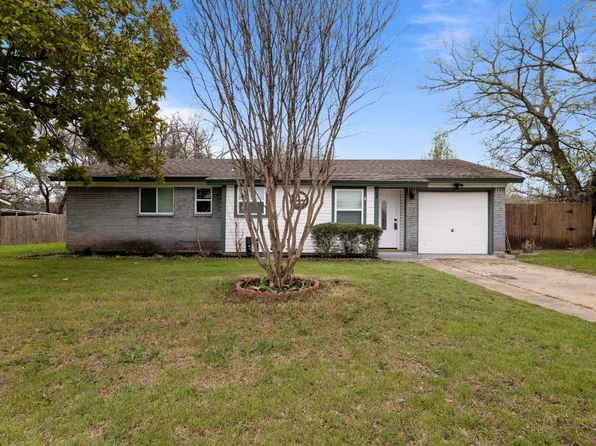 104 Shoreline Dr, Azle, TX 76020