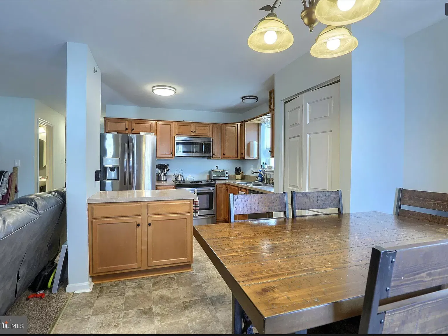 3 bed, 1460 sqft, $1,999 — Photo 3