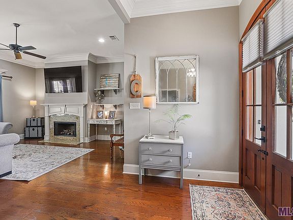 5th image of 18527 Old Maplewood Dr