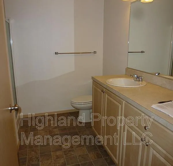 1063 NE B St — Photo 7